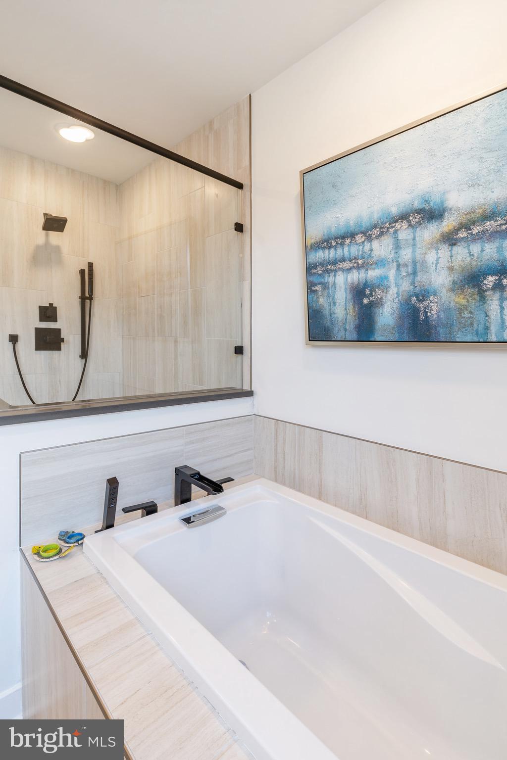 4571 Riverside Way Philadelphia, PA 19127 - Photo 35 of 41 Primary Bath