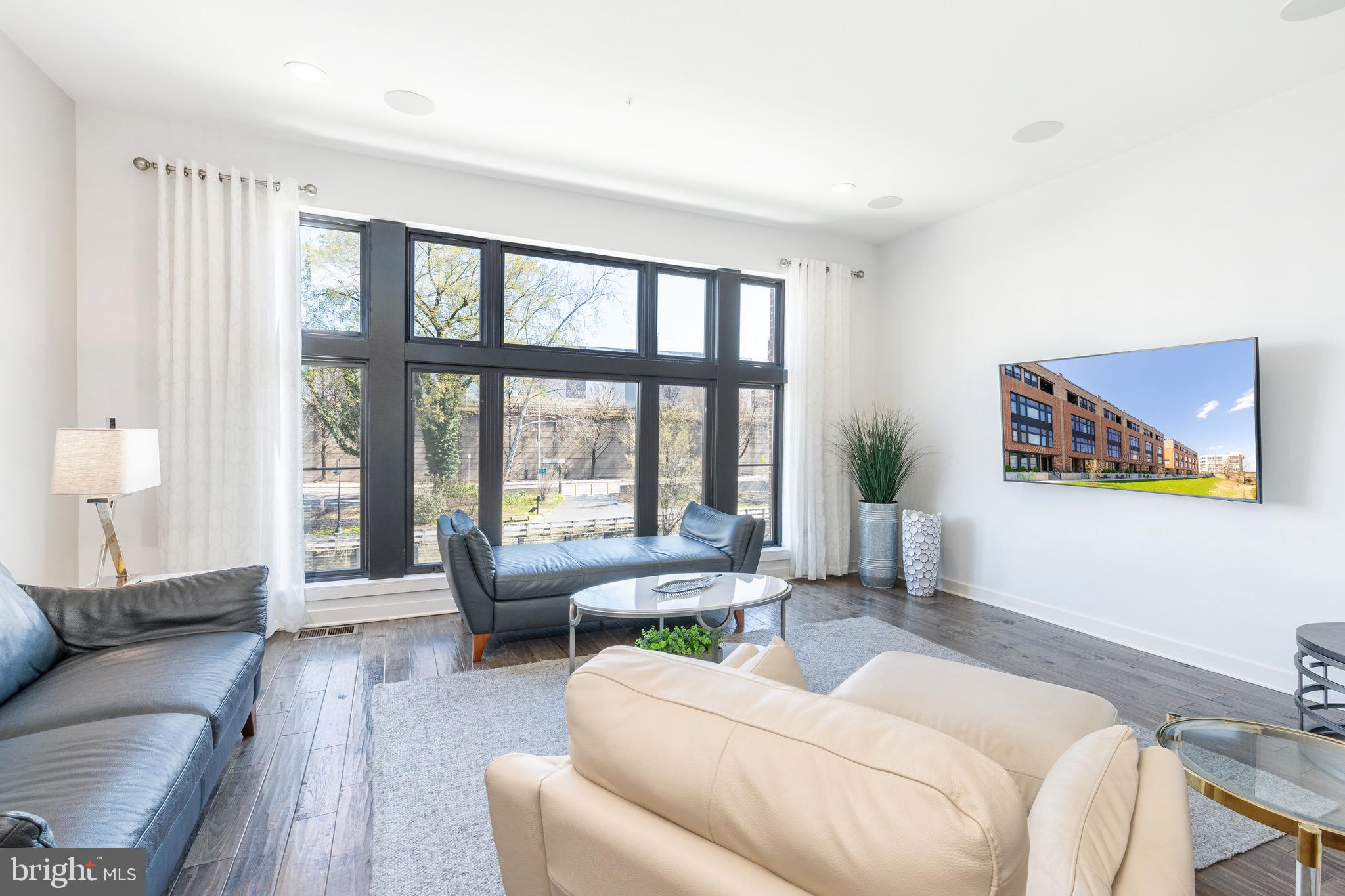 4571 Riverside Way Philadelphia, PA 19127 - Photo 6 of 41 Open Concept Living Room