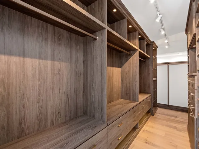 $1,299,900 | 200 East Delaware Place, Unit 89C, Chicago, IL 60611