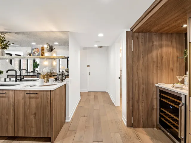 $1,299,900 | 200 East Delaware Place, Unit 89C, Chicago, IL 60611