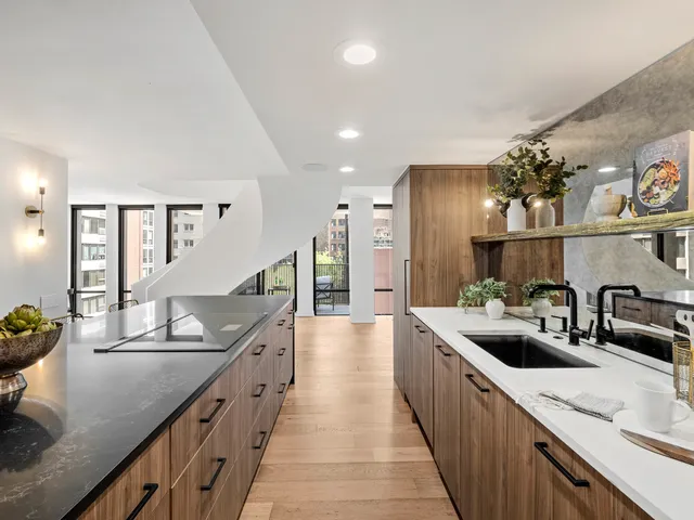 $1,299,900 | 200 East Delaware Place, Unit 89C, Chicago, IL 60611