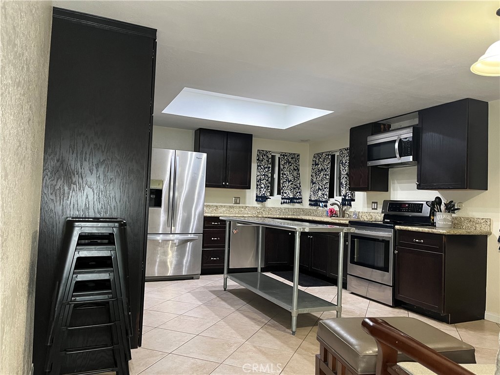 209 Shetland Way Fallbrook, CA 92028 - Photo 3 of 15