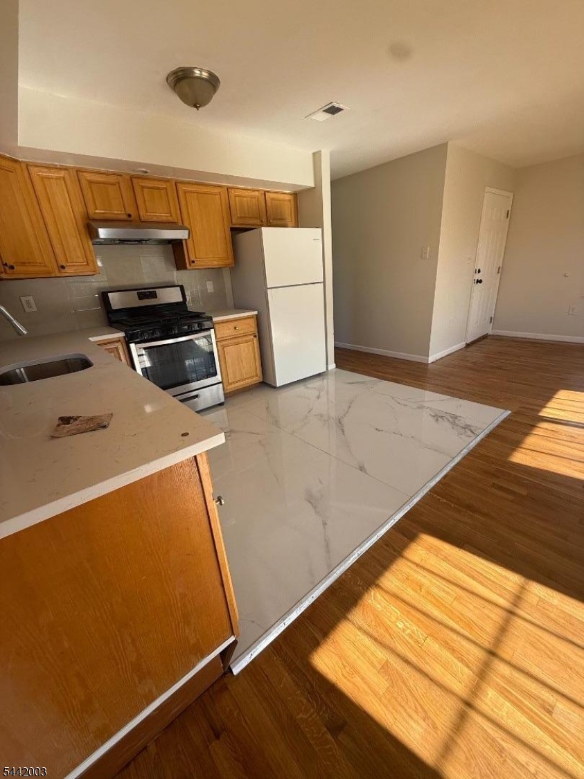 335 Broadway, Unit 2 Elizabeth Port, NJ 07206 - Photo 3 of 14