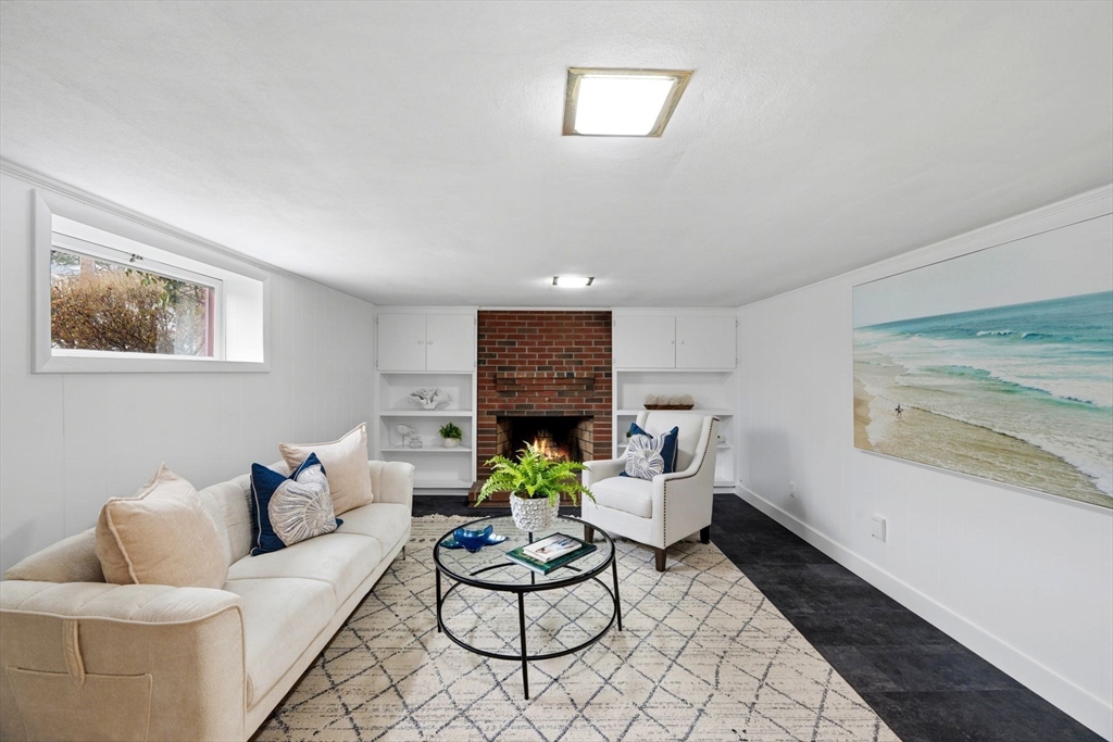 78 Bayview Road Marblehead, MA 01945 - Photo 17 of 30 a living room with furniture and a couch