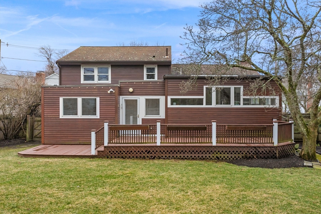 78 Bayview Road Marblehead, MA 01945 - Photo 4 of 30 a front view of a house with a yard