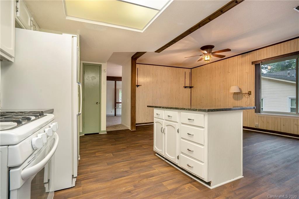 7804 Robin Crest Road Charlotte, NC 28226 - Photo 3 of 31 Gallery Image 3