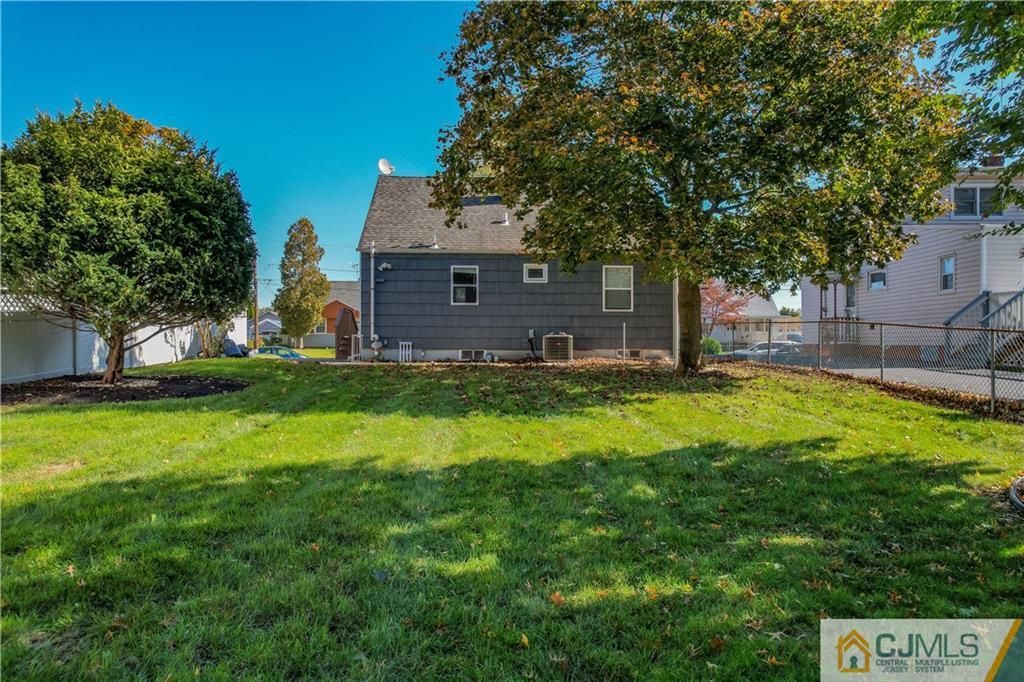 12 Jones Place Edison, NJ 08817 - Photo 7 of 28 a house view with a sitting space