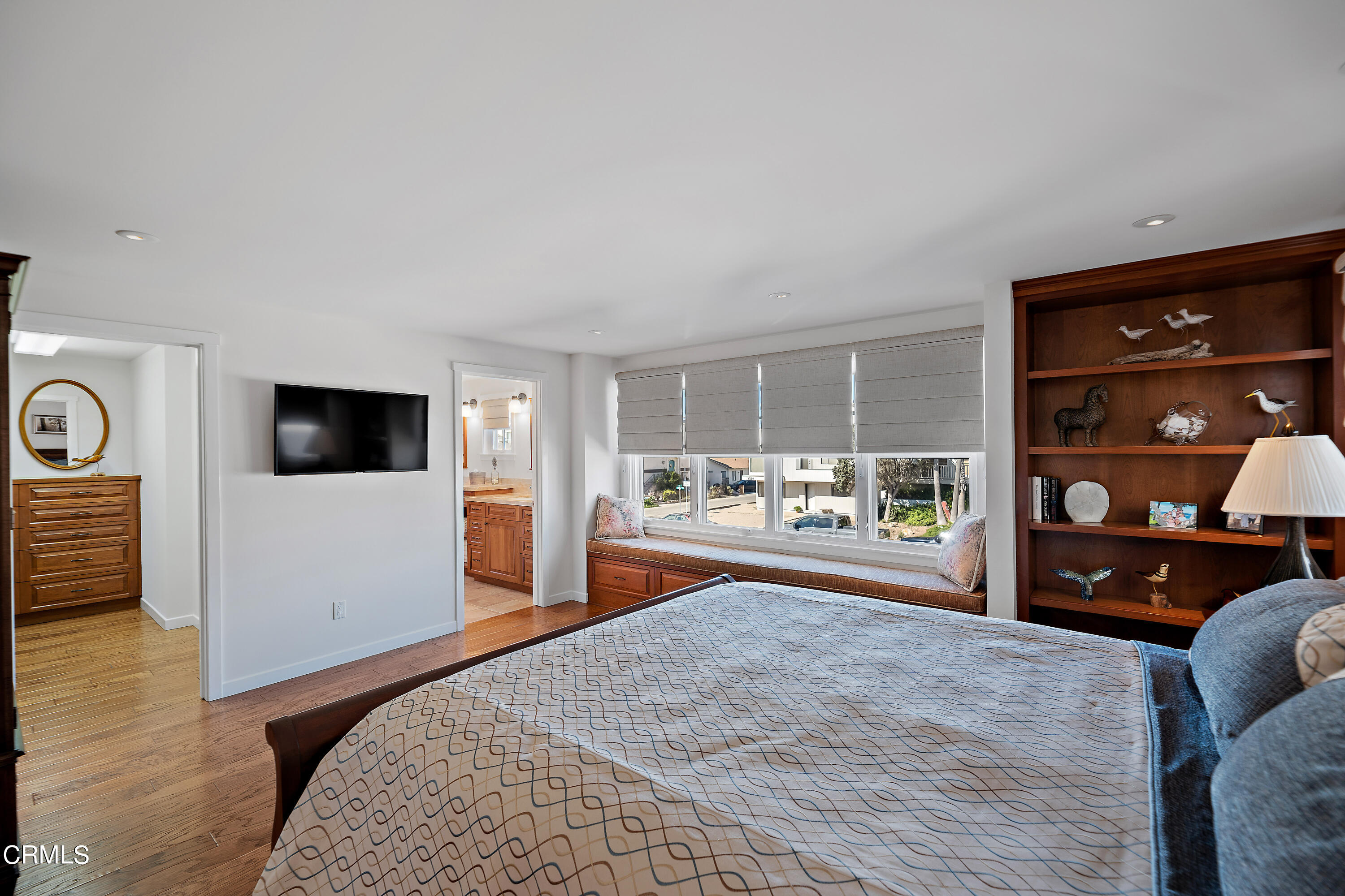 2013 Ocean Drive Oxnard, CA 93035 - Photo 44 of 60 a bedroom with a bed and a television in it