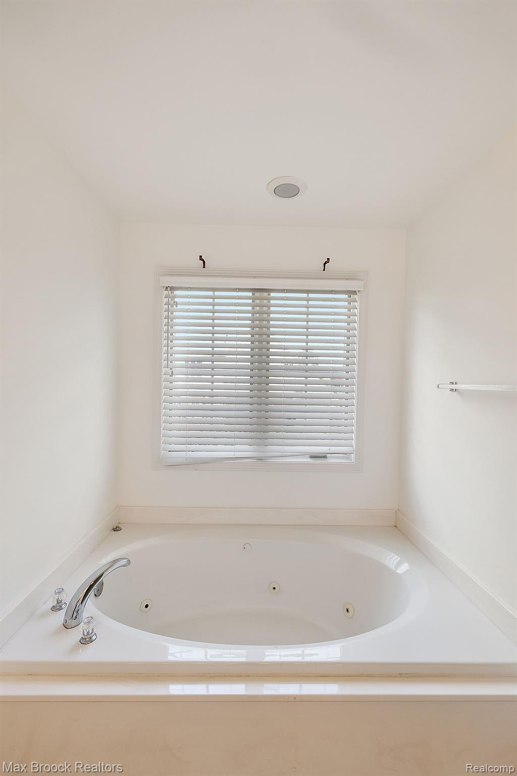 1644 Blushing Drive Rochester, MI 48307 - Photo 21 of 34 Gallery Image 21