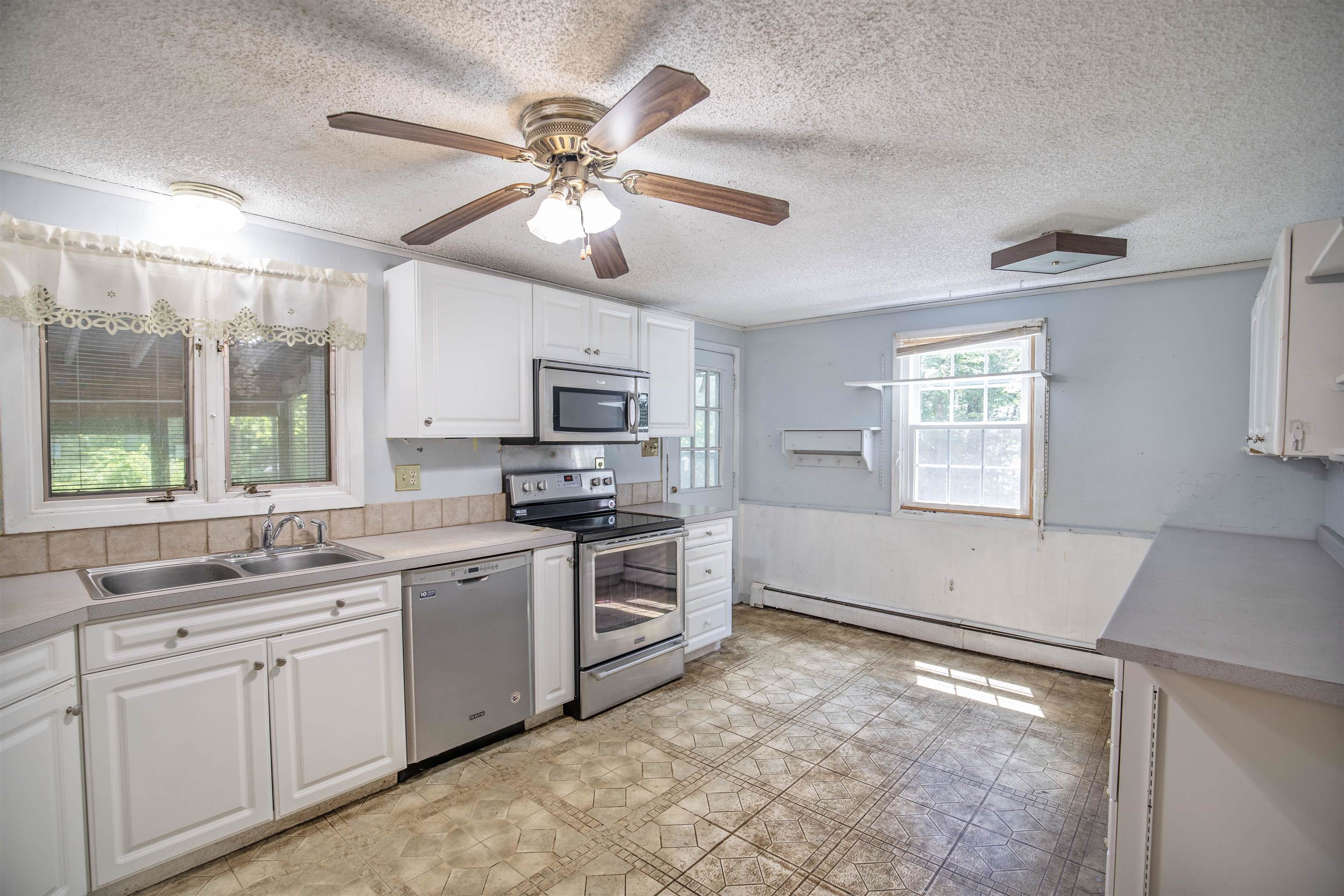 12 Bartley Hill Road Londonderry, NH 03053 - Photo 4 of 38 Gallery Image 4