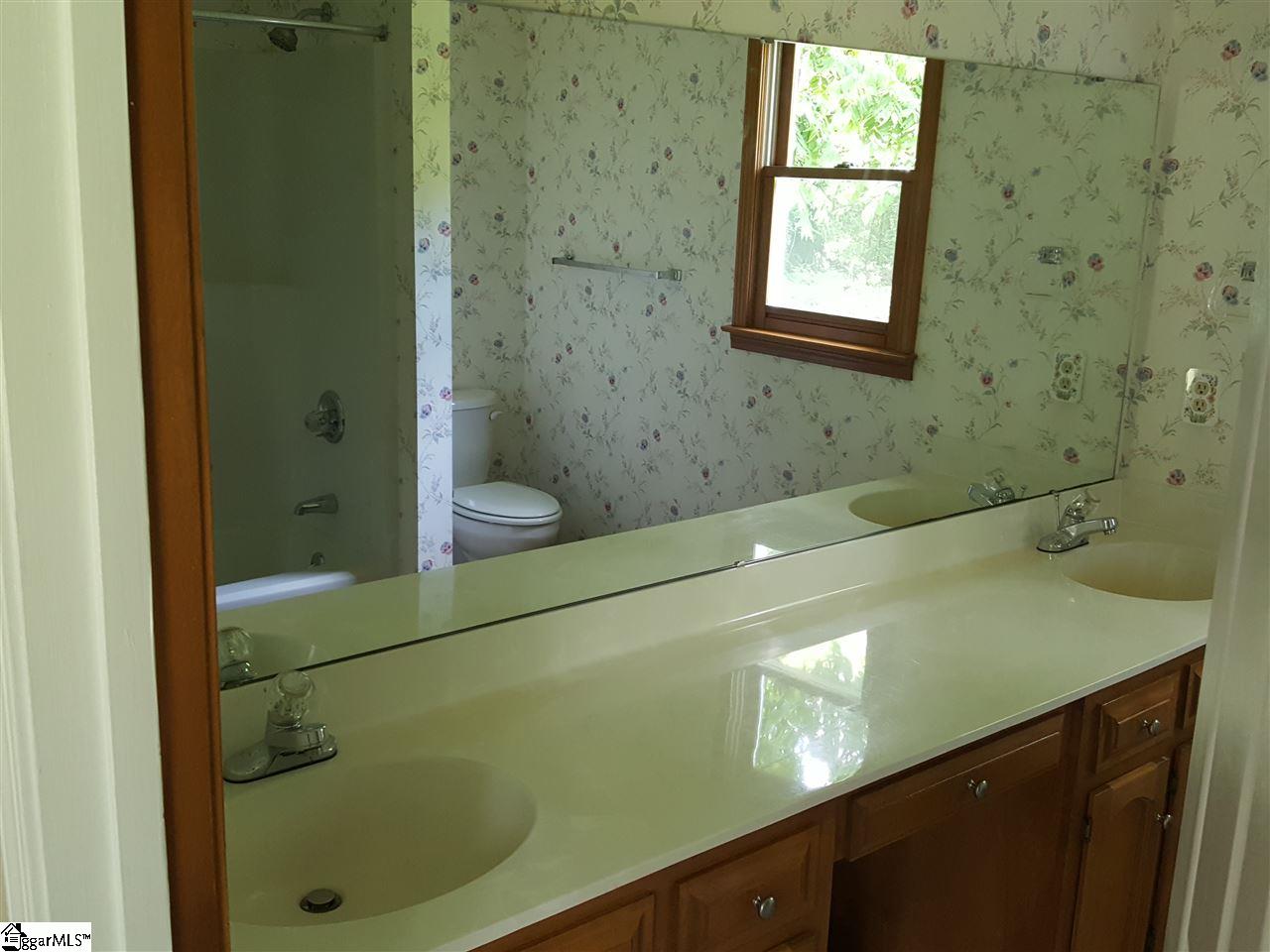 7137 Old Laurens Road Gray Court, SC 29645 - Photo 8 of 9 Gallery Image 8