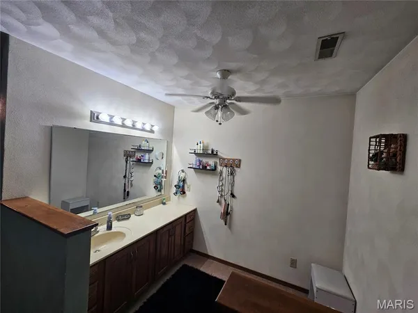 $275,000 | 708 Walnut Street, Steeleville, IL 62288