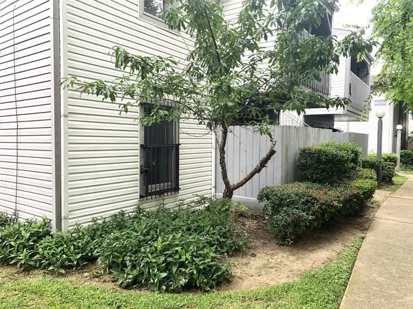 $70,000 | 7200 Clarewood Drive, Unit 1904, Houston, TX 77036