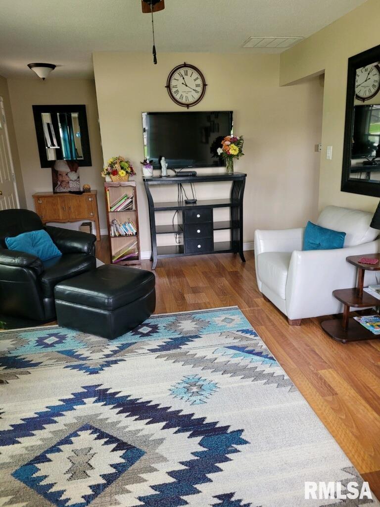 1909 Deerfield Road Chatham, IL 62629 - Photo 8 of 18 Gallery Image 8