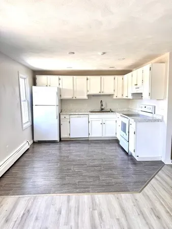 $2,350 | 60 Washington Street, Unit 3, Bristol, RI 02809