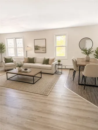 $2,350 | 60 Washington Street, Unit 3, Bristol, RI 02809