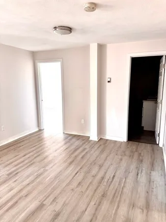 $2,350 | 60 Washington Street, Unit 3, Bristol, RI 02809