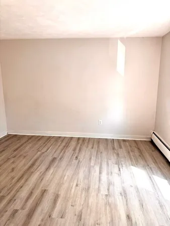 $2,350 | 60 Washington Street, Unit 3, Bristol, RI 02809