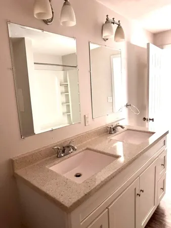 $2,350 | 60 Washington Street, Unit 3, Bristol, RI 02809