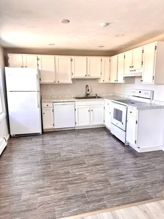 $2,350 | 60 Washington Street, Unit 3, Bristol, RI 02809