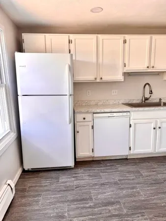 $2,350 | 60 Washington Street, Unit 3, Bristol, RI 02809