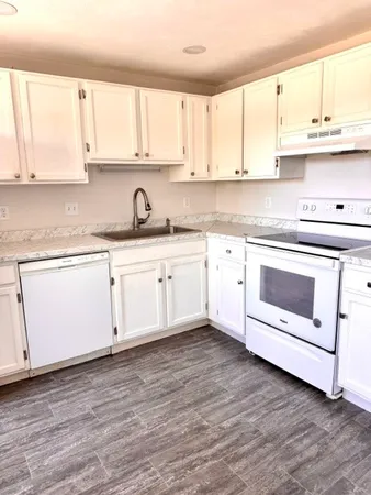 $2,350 | 60 Washington Street, Unit 3, Bristol, RI 02809