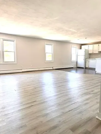 $2,350 | 60 Washington Street, Unit 3, Bristol, RI 02809