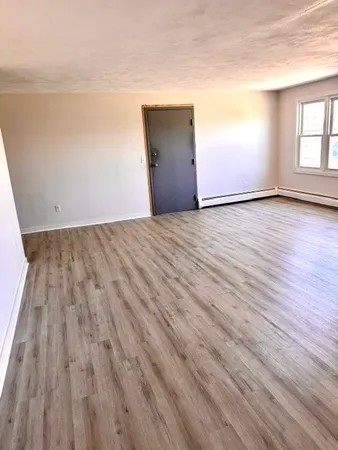 $2,350 | 60 Washington Street, Unit 3, Bristol, RI 02809