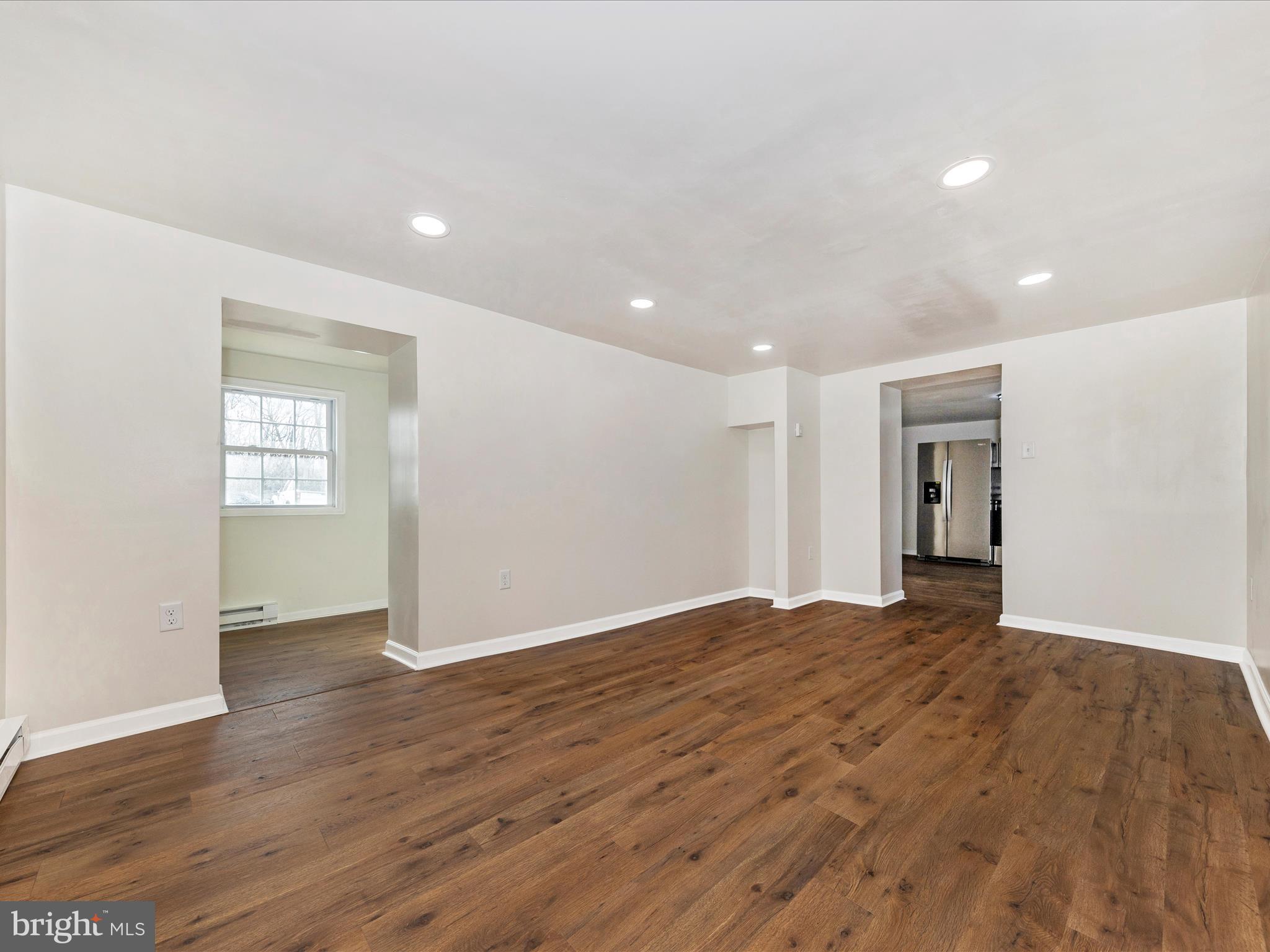 16523 Spielman Road Williamsport, MD 21795 - Photo 3 of 53 Living Room