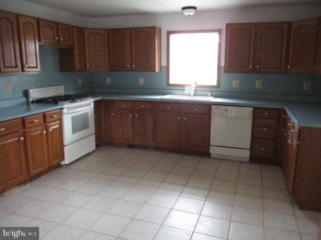 6631 Carlisle Road Dover, PA 17315 - Photo 3 of 14