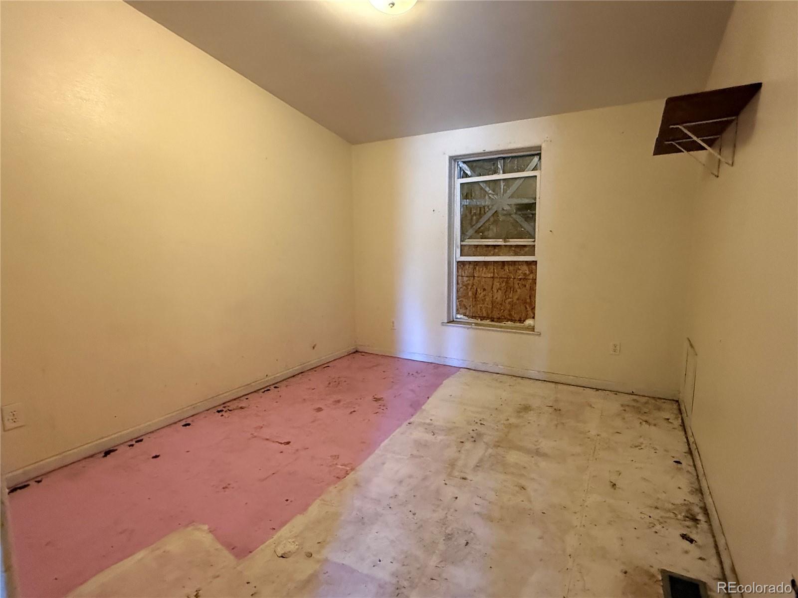 577 Fdr 101 Road Antonito, CO 81120 - Photo 28 of 40 an empty room with windows