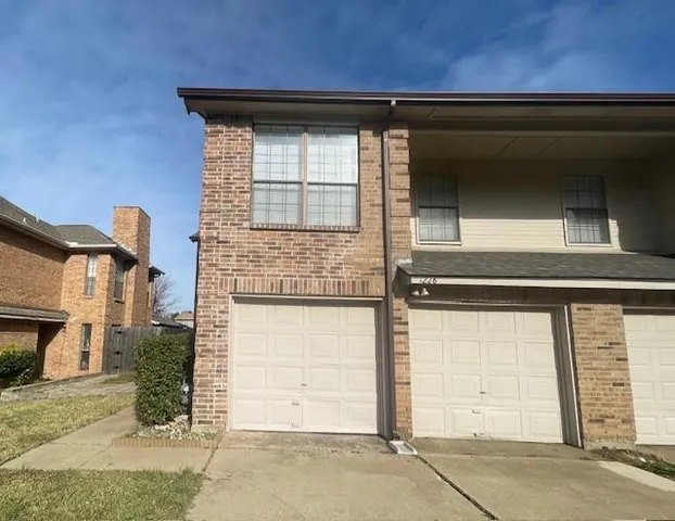 $2,200 | 1226 West Hudgins Street, Grapevine, TX 76051