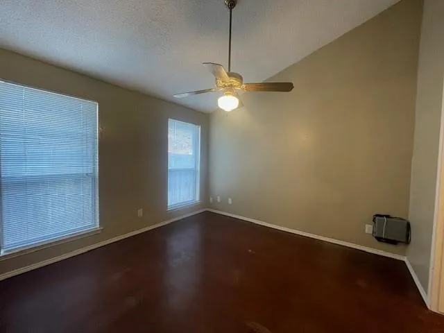 $2,200 | 1226 West Hudgins Street, Grapevine, TX 76051