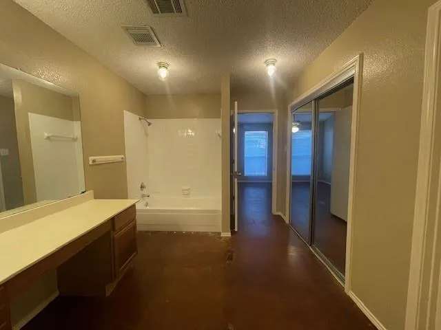 $2,200 | 1226 West Hudgins Street, Grapevine, TX 76051