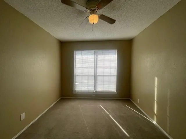 $2,200 | 1226 West Hudgins Street, Grapevine, TX 76051