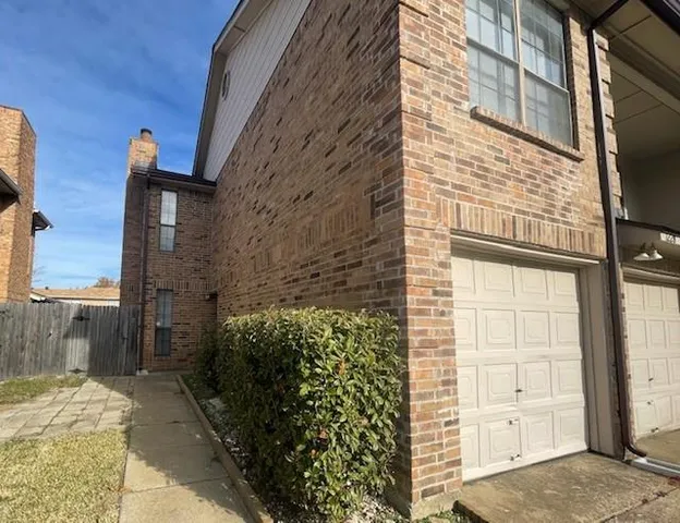 $2,200 | 1226 West Hudgins Street, Grapevine, TX 76051