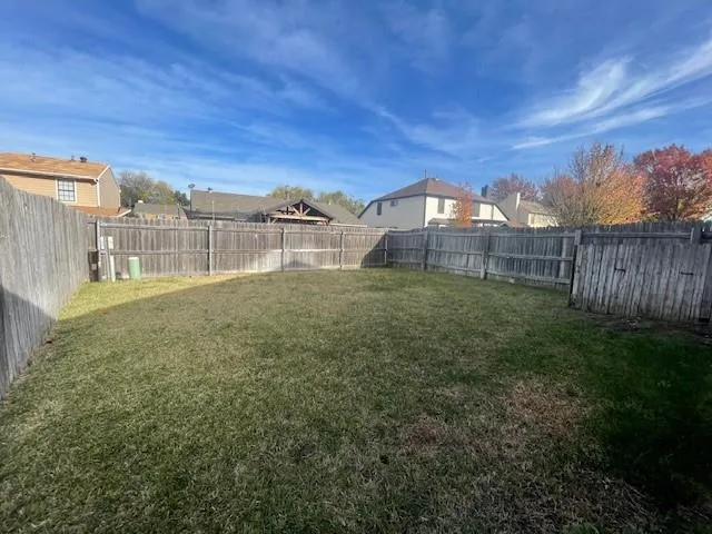 $2,200 | 1226 West Hudgins Street, Grapevine, TX 76051