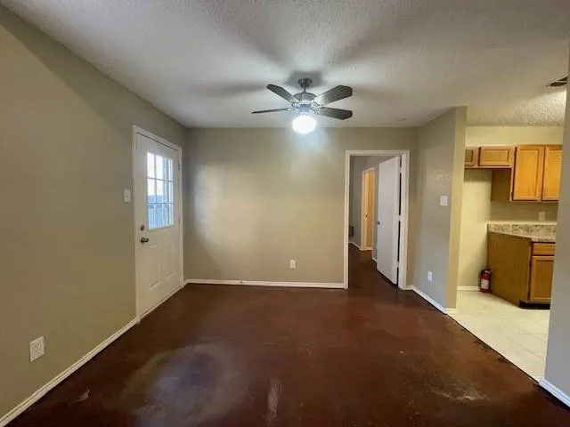 $2,200 | 1226 West Hudgins Street, Grapevine, TX 76051