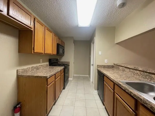 $2,200 | 1226 West Hudgins Street, Grapevine, TX 76051