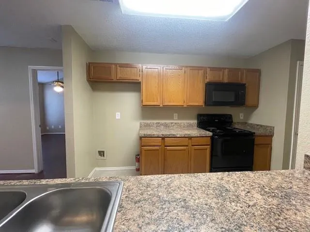 $2,200 | 1226 West Hudgins Street, Grapevine, TX 76051