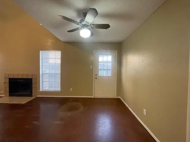 $2,200 | 1226 West Hudgins Street, Grapevine, TX 76051