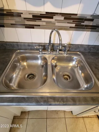 a close view of sink and tap