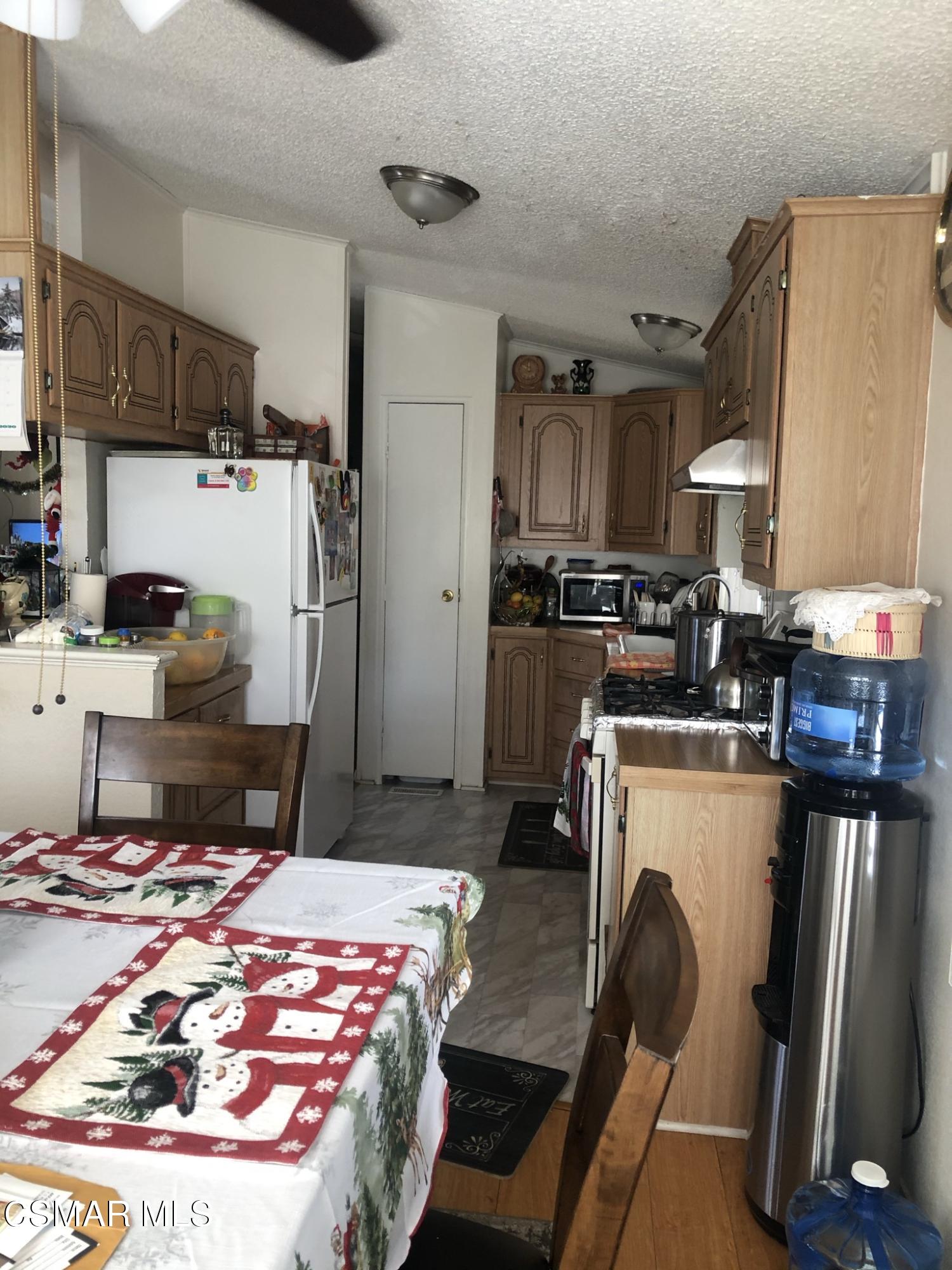 1550 Rory Lane, Unit 102 Simi Valley, CA 93063 - Photo 12 of 20 312011C5-2E1D-4A43-8465-FF01C86EB52A
