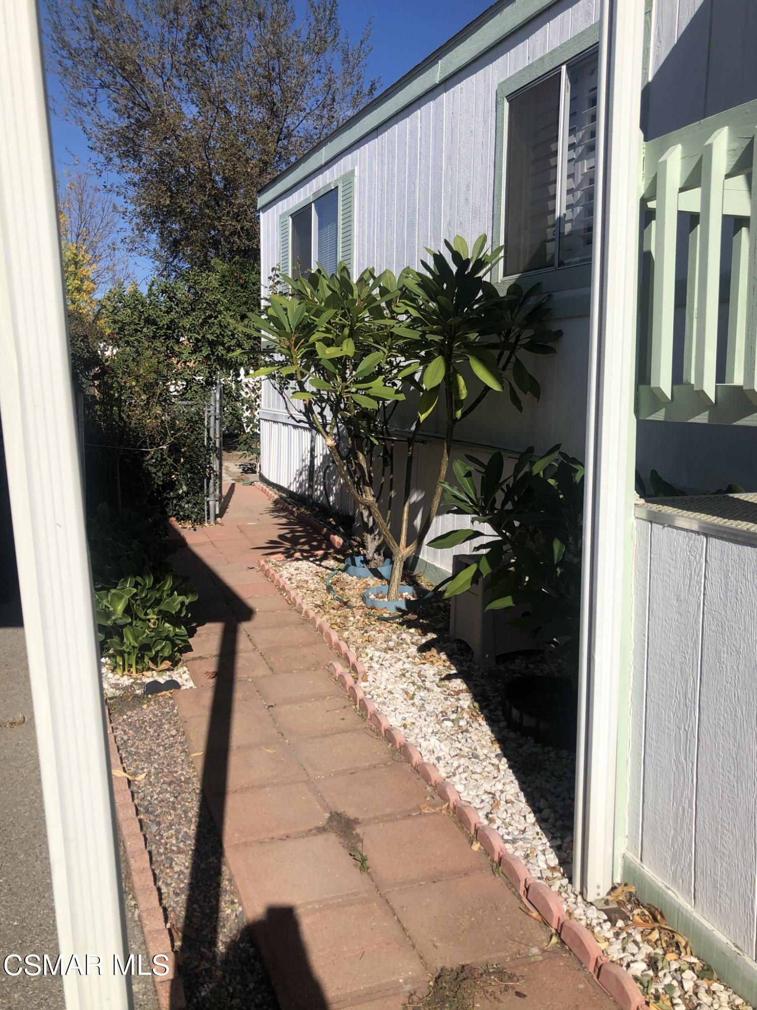 1550 Rory Lane, Unit 102 Simi Valley, CA 93063 - Photo 3 of 20 7ECE541F-32DE-419D-9FC9-BAEAAA3378E5