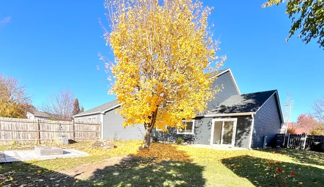 a view of a house with a yard