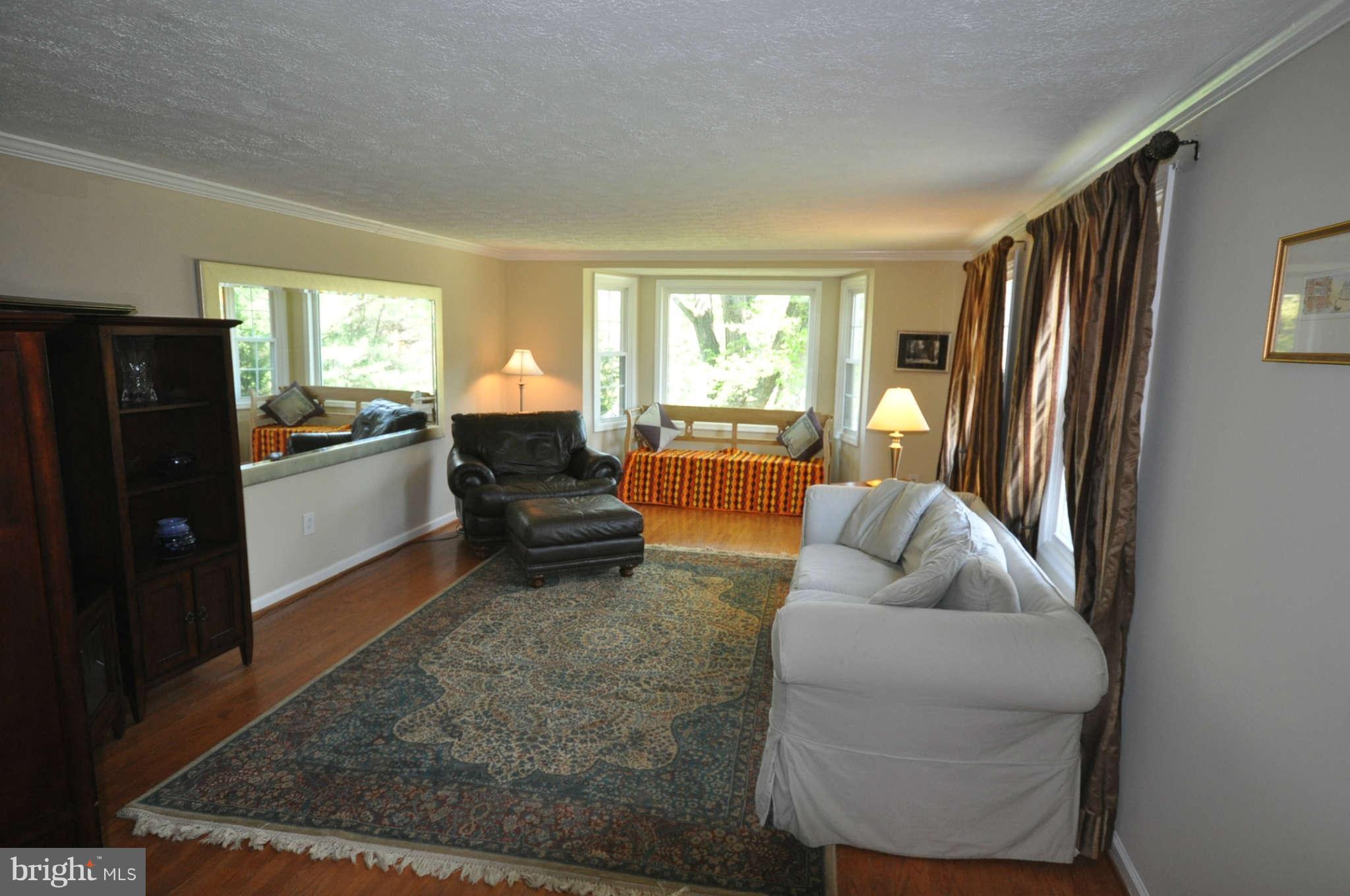1150 Riva Ridge Drive Great Falls, VA 22066 - Photo 5 of 20 Living Room