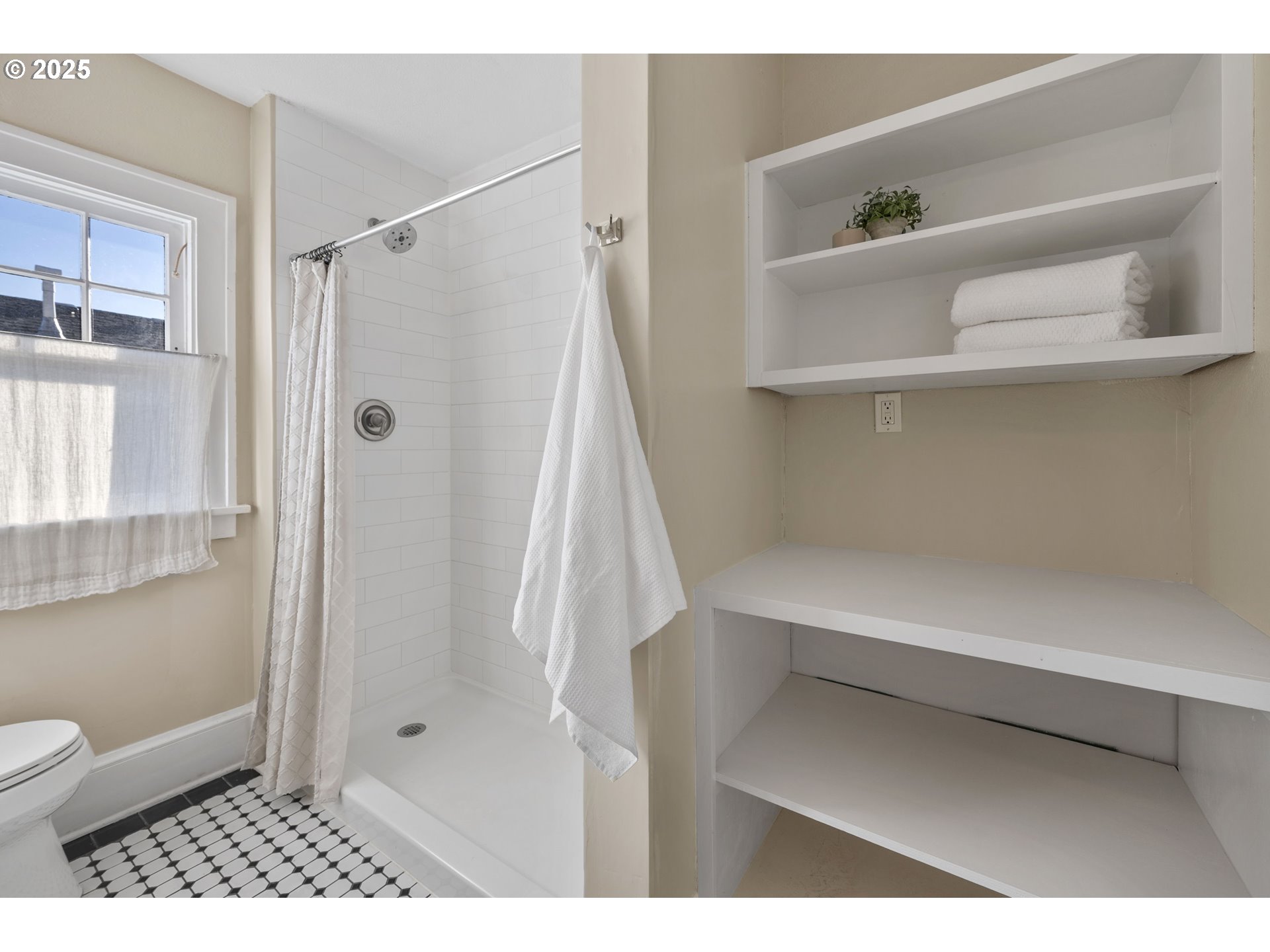 1535 Northeast Rosa Parks Way Portland, OR 97211 - Photo 18 of 38 Gallery Image 18
