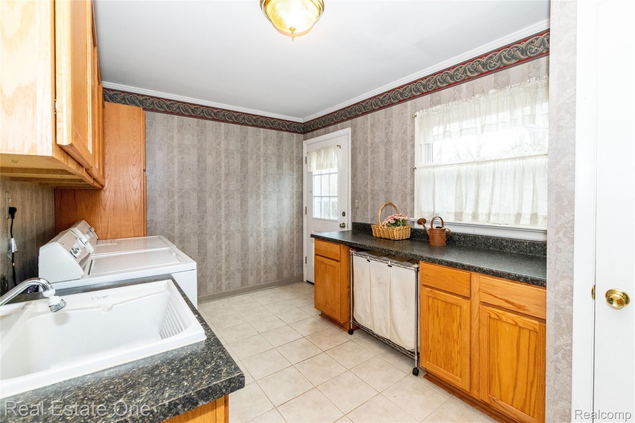 138 Benjamin Street Romeo, MI 48065 - Photo 26 of 26 Laundry/Mudroom