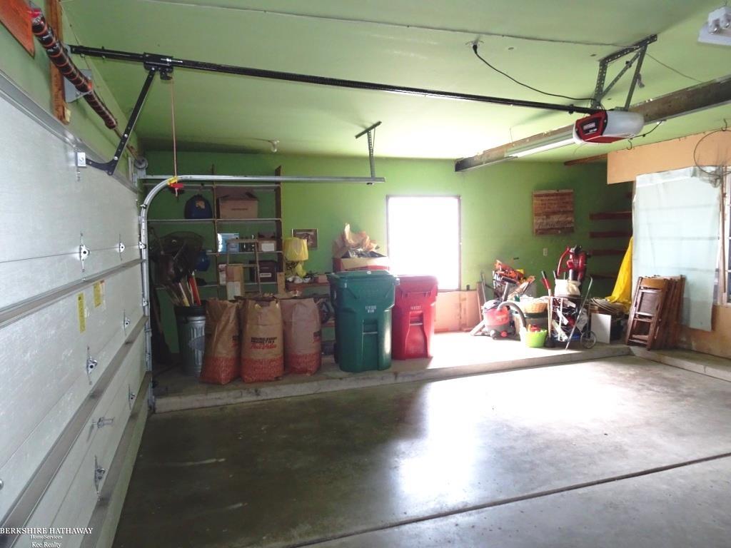 18247 Stephens Road Eastpointe, MI 48021 - Photo 24 of 53 50134771-7f6ce95f-2f2e-4486-9b83-5bc9ea3f31cc.JPG