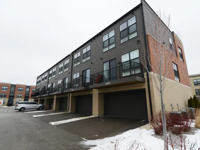 $549,000 | 2202 Venture Drive, Schaumburg, IL 60173